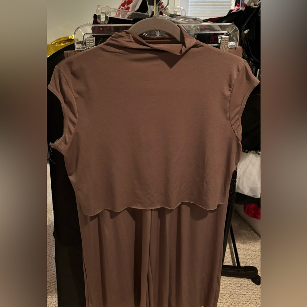 2 piece woman’s dance costume - Picture 2 of 5